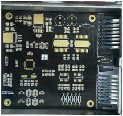 為什么PCB板最常見(jiàn)的是綠色